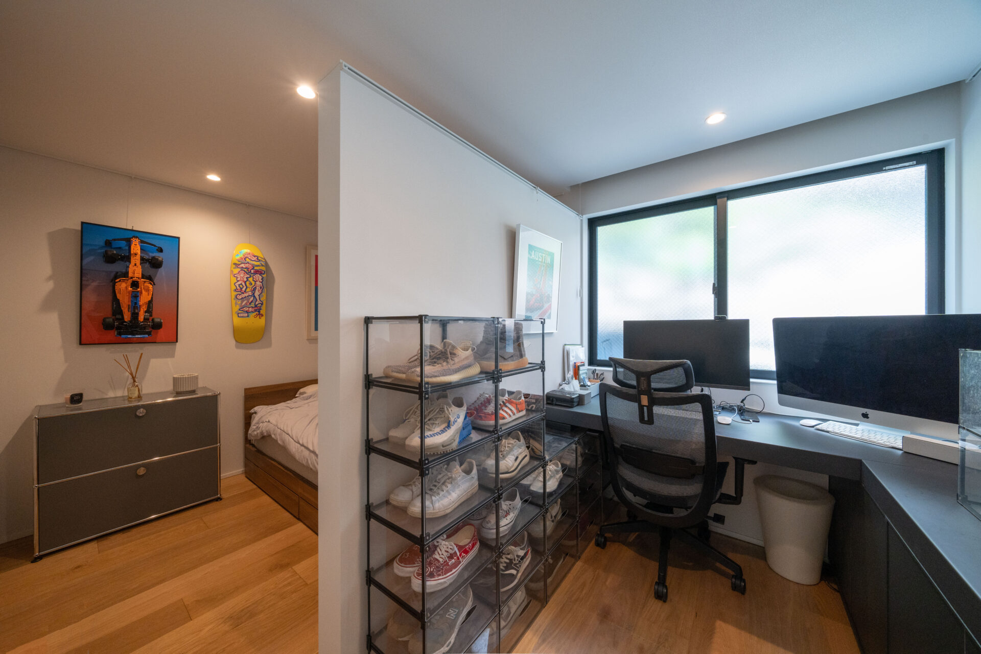 吹き抜けとバルコニーが 隣り合う家