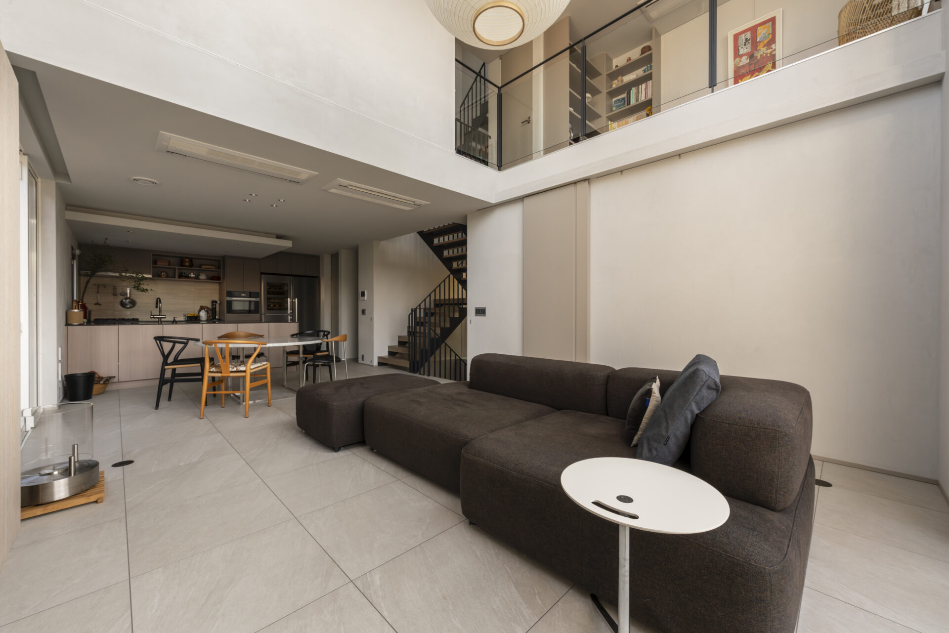 光を纏う都市邸宅