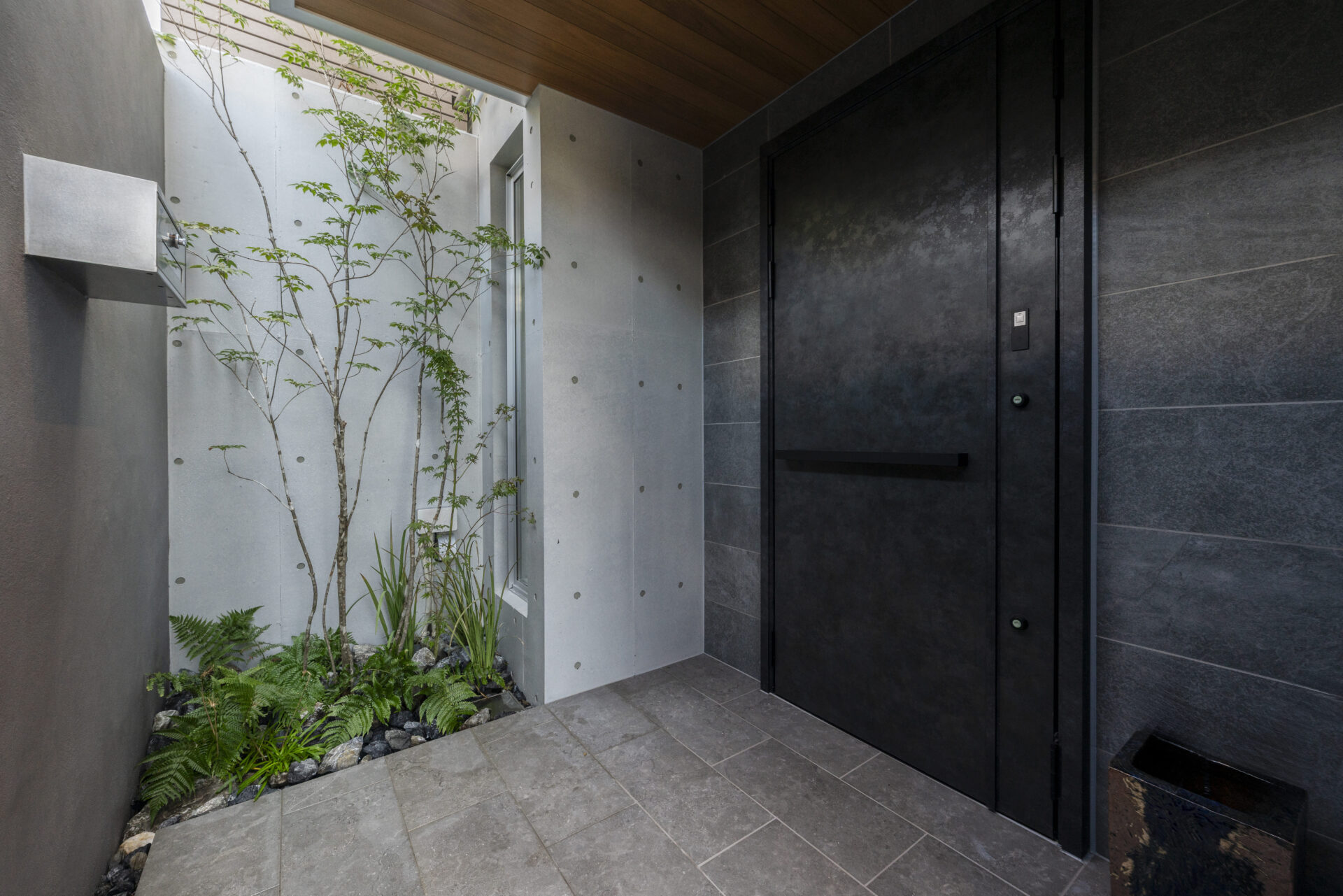 光を纏う都市邸宅