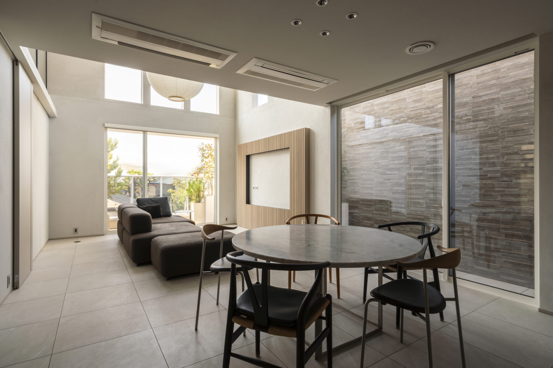 光を纏う都市邸宅