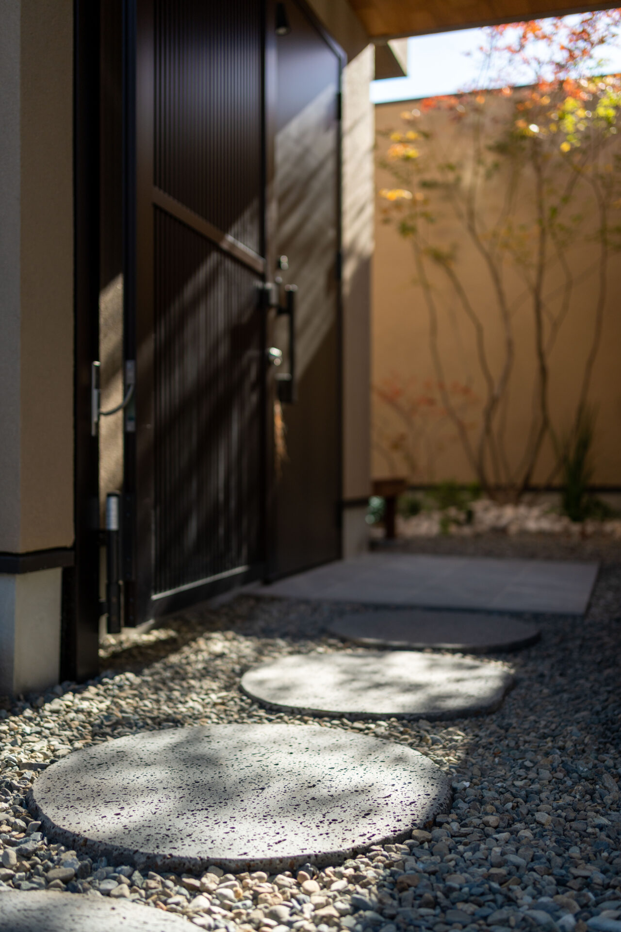 自然と共生する和モダン邸宅