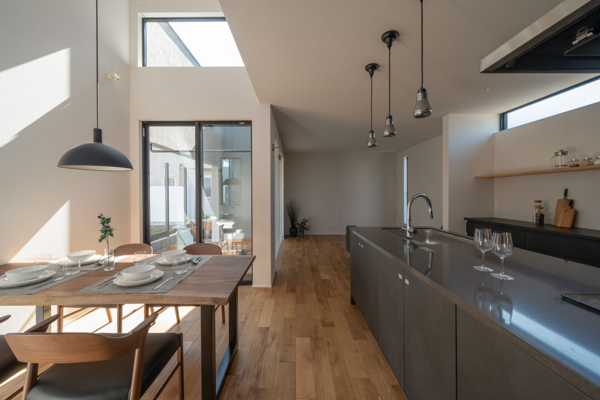 長方形の土地のデメリットを避ける対策:吹き抜けや天窓で採光を確保する