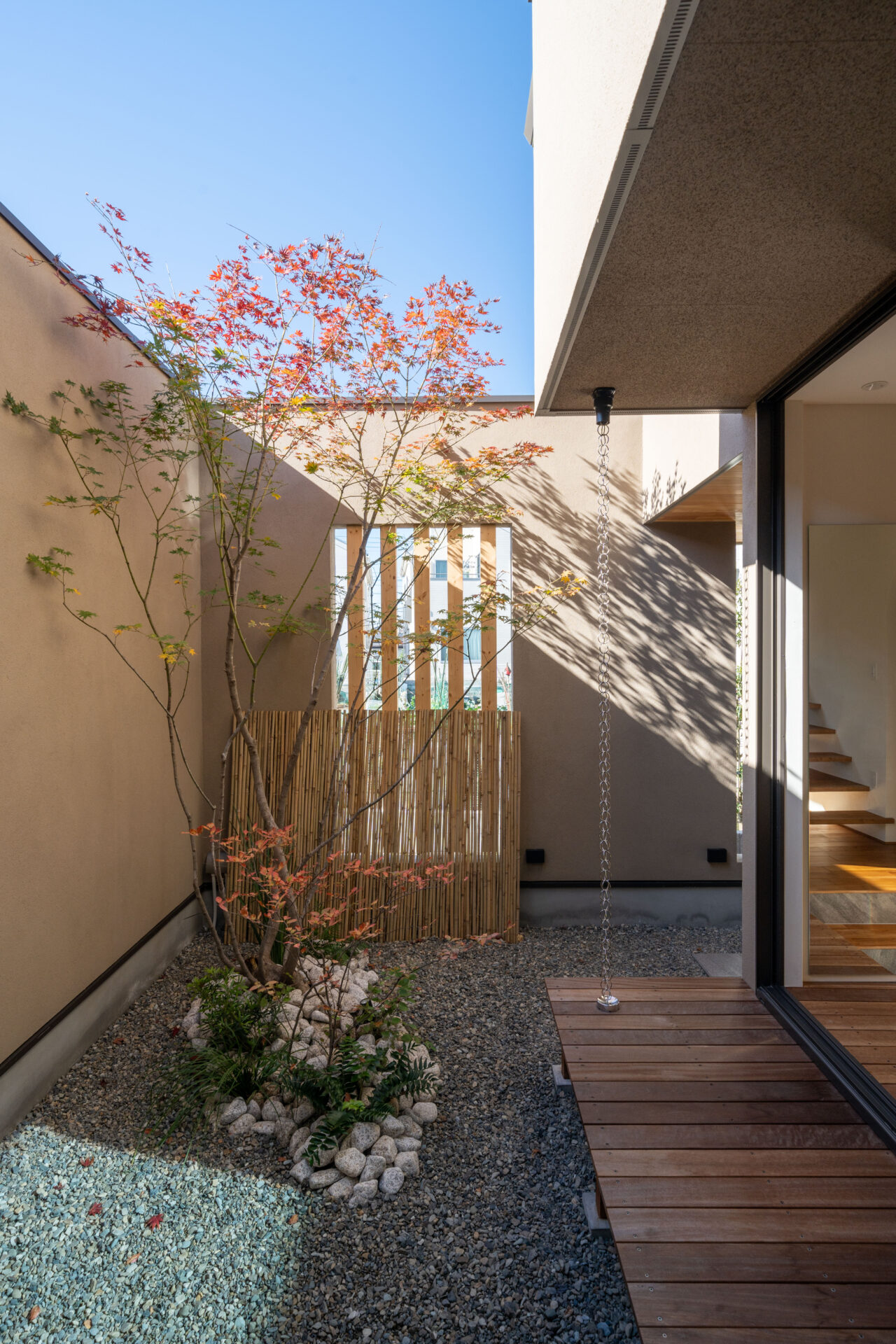 自然と共生する和モダン邸宅