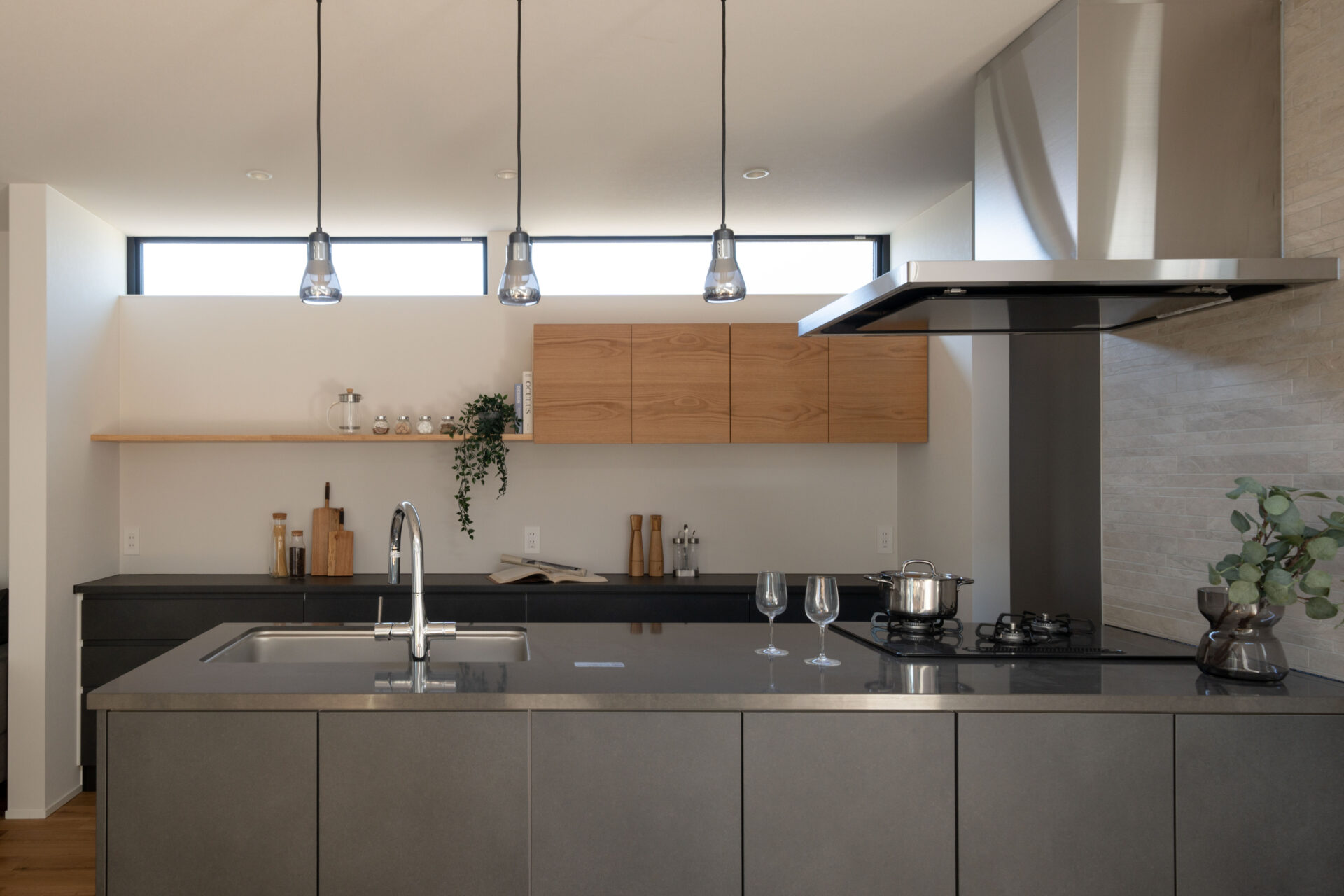 揺れる光と景観を楽しむ家