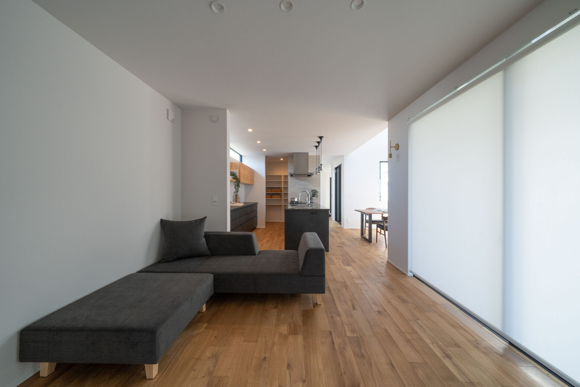 揺れる光と景観を楽しむ家