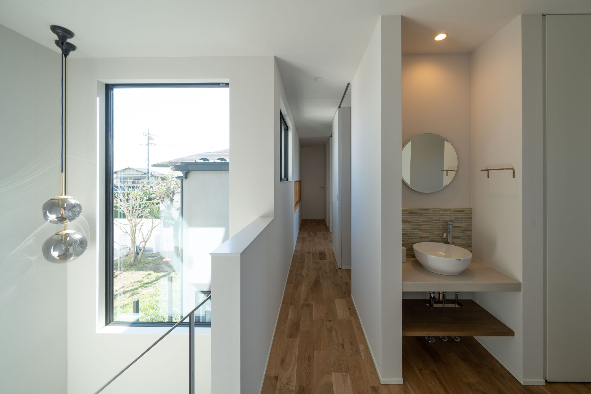 揺れる光と景観を楽しむ家