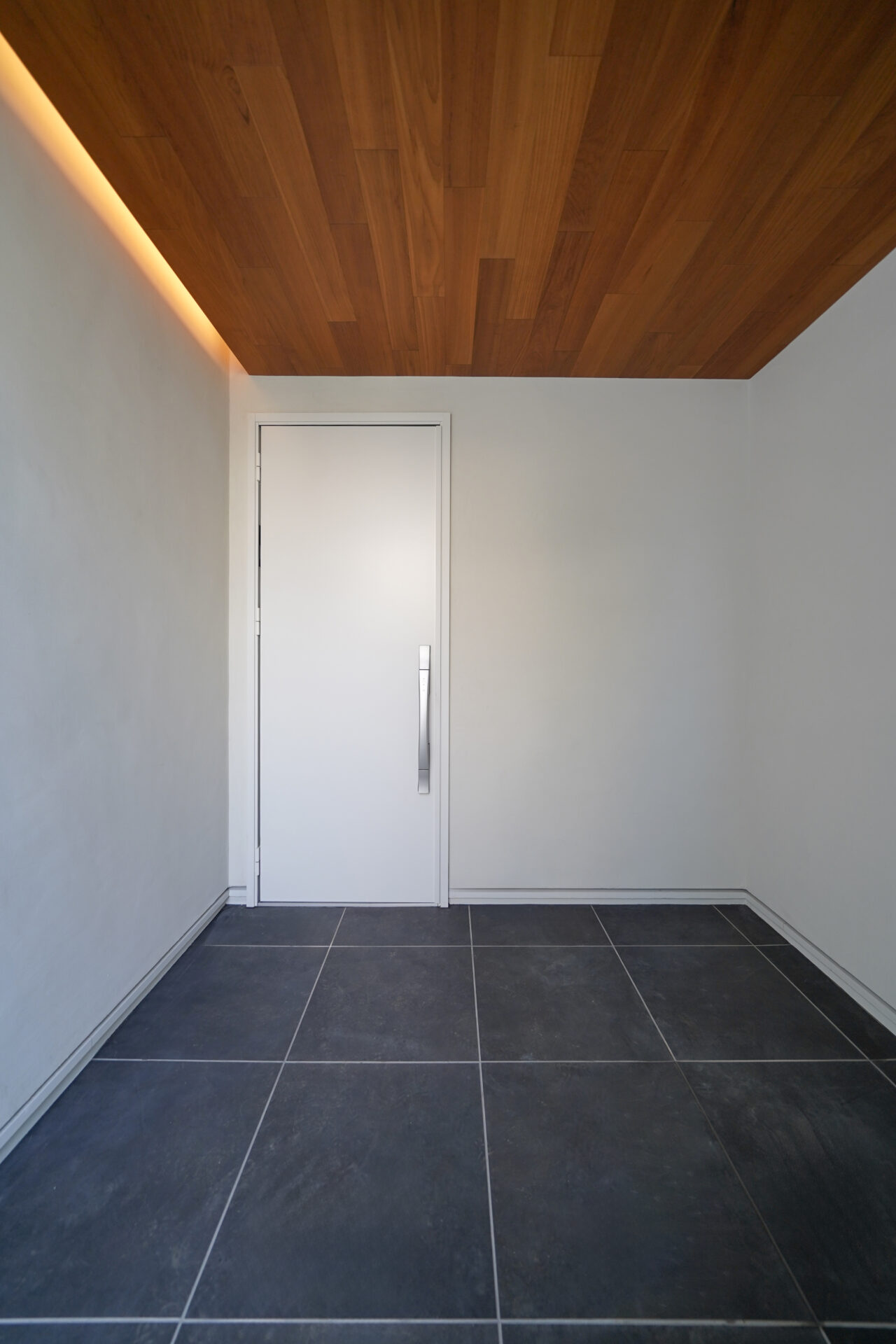 4つのバルコニーが 空間をつなぐ家