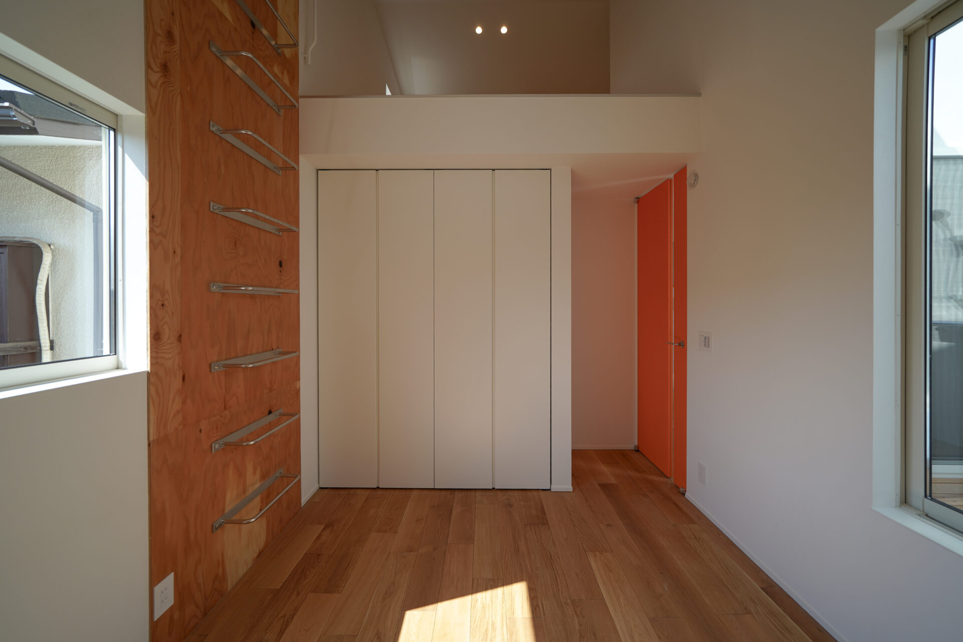 4つのバルコニーが 空間をつなぐ家